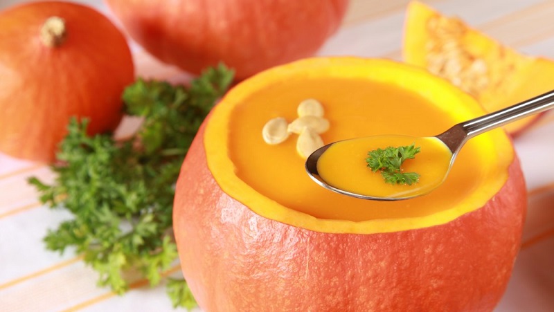 The benefits and harms of raw pumpkin: eating a fresh vegetable with maximum healing effect