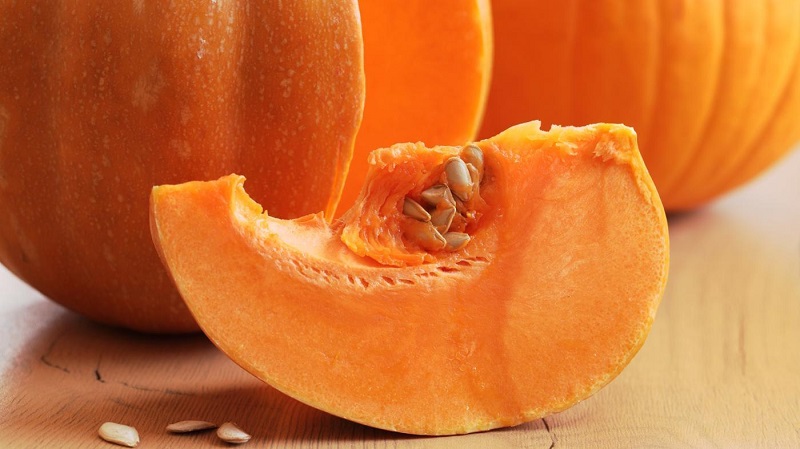 The benefits and harms of raw pumpkin: eating a fresh vegetable with maximum healing effect