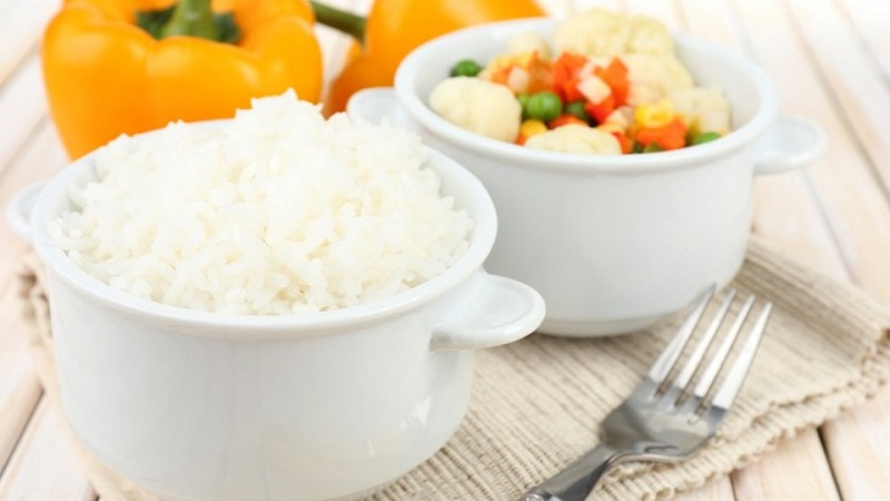 Losing extra pounds easily and without hunger strikes on the Rice Diet