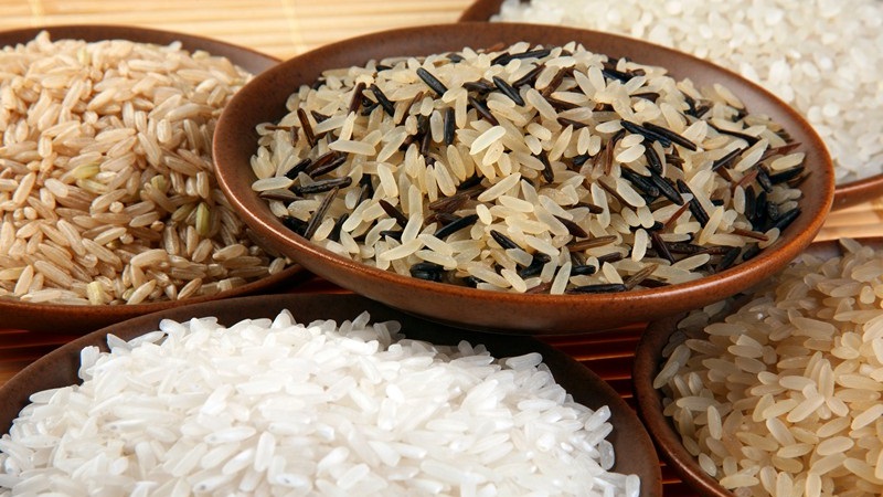 Losing extra pounds easily and without hunger strikes on the Rice Diet