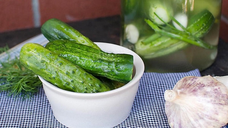 How to cook aromatic and crunchy cucumbers with mustard for the winter