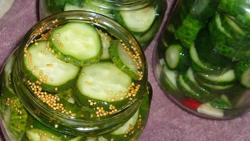 How to cook aromatic and crunchy cucumbers with mustard for the winter