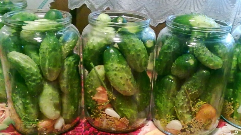 How to cook aromatic and crunchy cucumbers with mustard for the winter