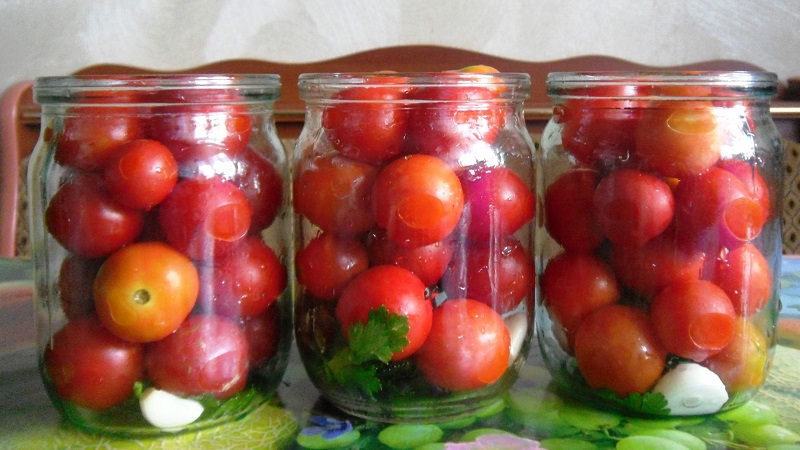 How to cook delicious and original sweet tomatoes in liter jars for the winter