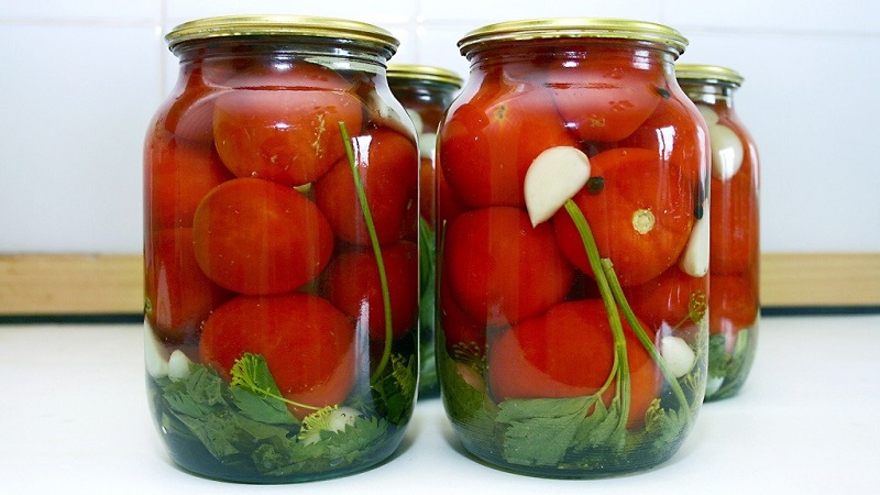 How to cook delicious and original sweet tomatoes in liter jars for the winter