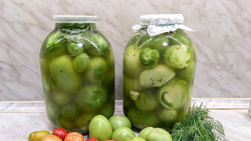 How to deliciously cook salted green tomatoes for the winter: a selection of the best recipes