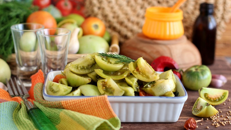 How to deliciously cook salted green tomatoes for the winter: a selection of the best recipes