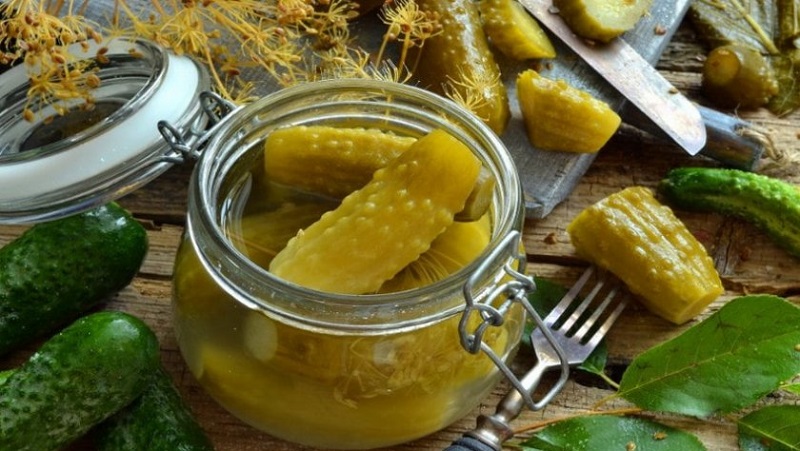 How to deliciously cook cucumbers with turmeric for the winter: recipes and recommendations