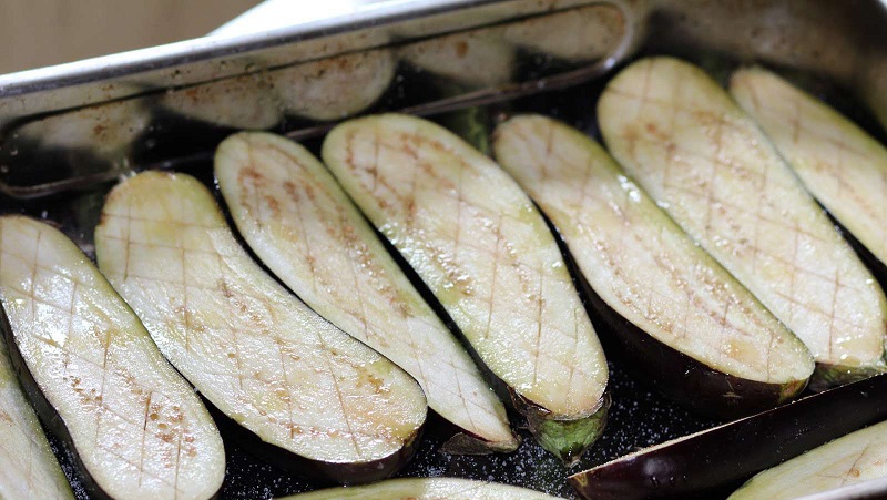 How to freeze fresh eggplants for the winter at home, and what to cook from them