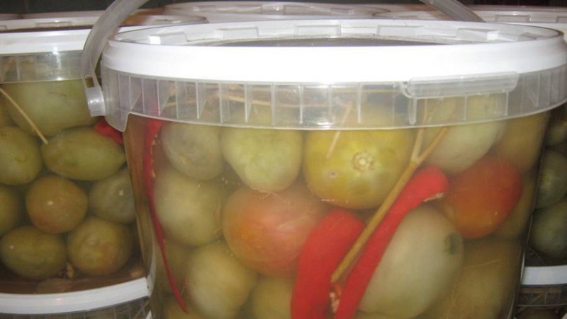 Best methods for cold pickling green tomatoes in a bucket