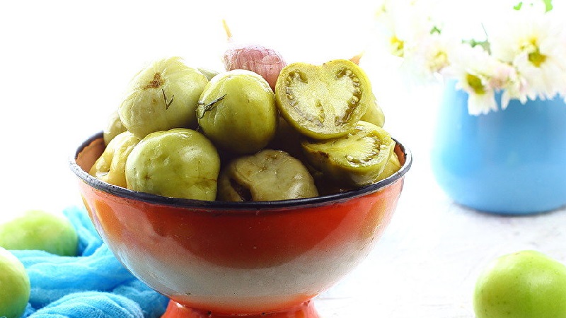 Best methods for cold pickling green tomatoes in a bucket