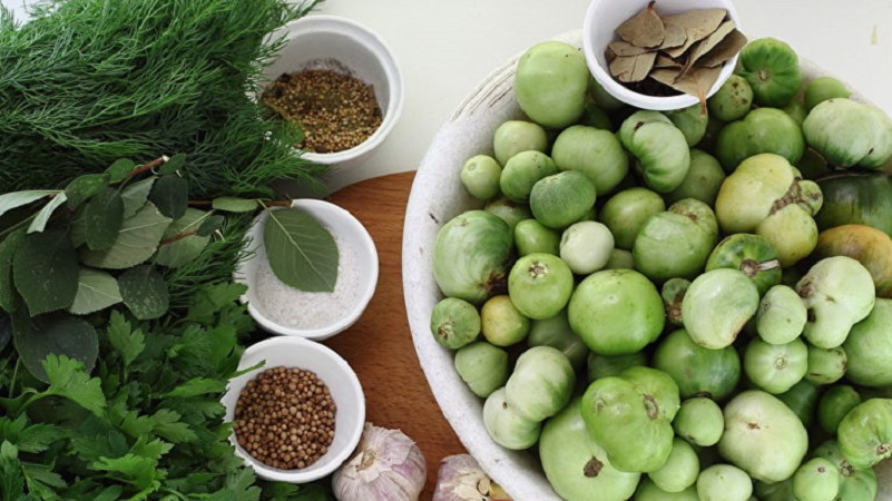 Best methods for cold pickling green tomatoes in a bucket