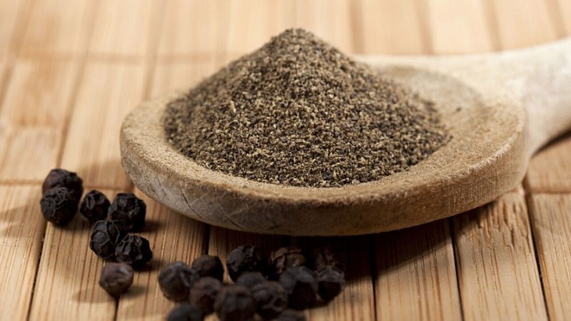 The benefits and harms of black pepper, as well as ways to use it in cooking, cosmetology and traditional medicine