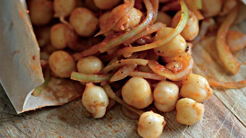 Hearty and tasty storehouse of vitamins: chickpeas, the secrets of its use in cooking, cosmetology and folk medicine
