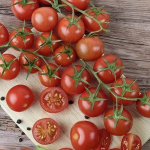 We grow candy tomatoes on our site: Sweet cherry tomato