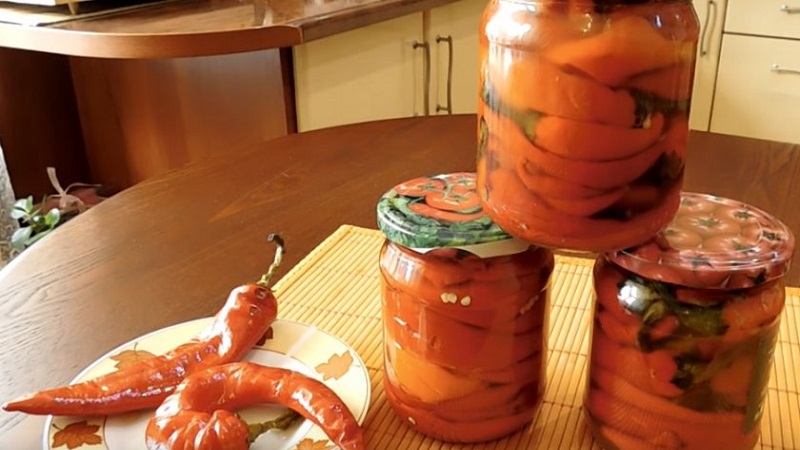 How to keep hot peppers for the winter at home frozen, dried or canned