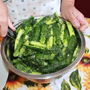 How to cook cucumbers in your own juice for the winter without sterilization: recipes and advice from experienced housewives