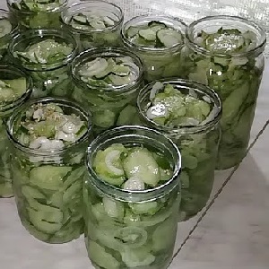 How to cook cucumbers in your own juice for the winter without sterilization: recipes and advice from experienced housewives