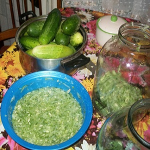 How to cook cucumbers in your own juice for the winter without sterilization: recipes and advice from experienced housewives