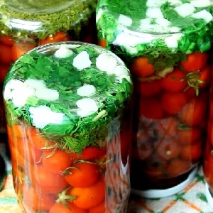 How to cook delicious canned tomatoes for the winter in liter jars: a selection of the best recipes