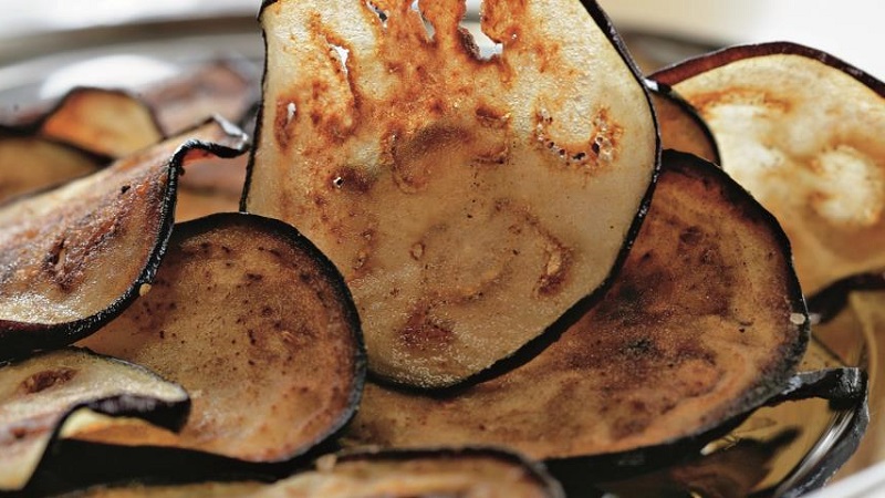 How to dry eggplants for the winter at home correctly: 3 best ways