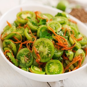 How to prepare unripe tomatoes for the winter: cover green tomatoes according to the best recipes
