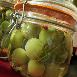 Simple and delicious recipes for pickled green tomatoes: how to cook and roll them correctly for the winter