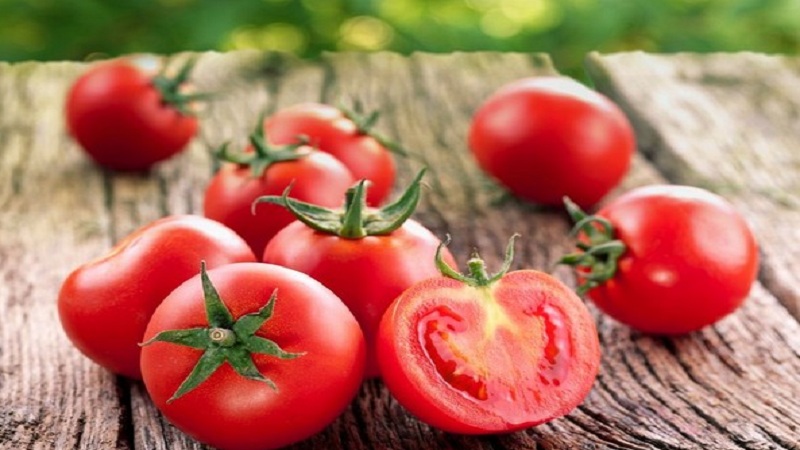 A hybrid created by domestic breeders that gives a gorgeous harvest - the tomato Eupator