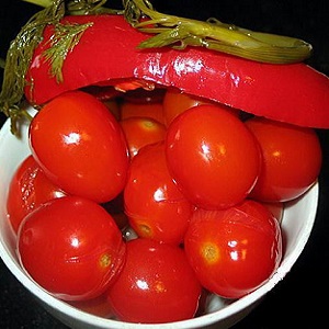 Top 10 best recipes on how to pickle tomatoes in a barrel, features of container preparation and storage of ready-made pickles