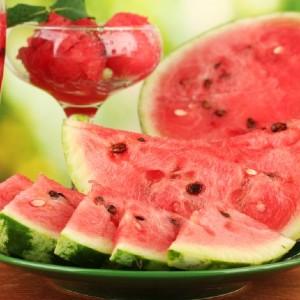 Watermelon raises or lowers blood pressure: is it possible to eat it with hypertension