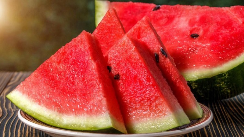 Watermelon raises or lowers blood pressure: is it possible to eat it with hypertension