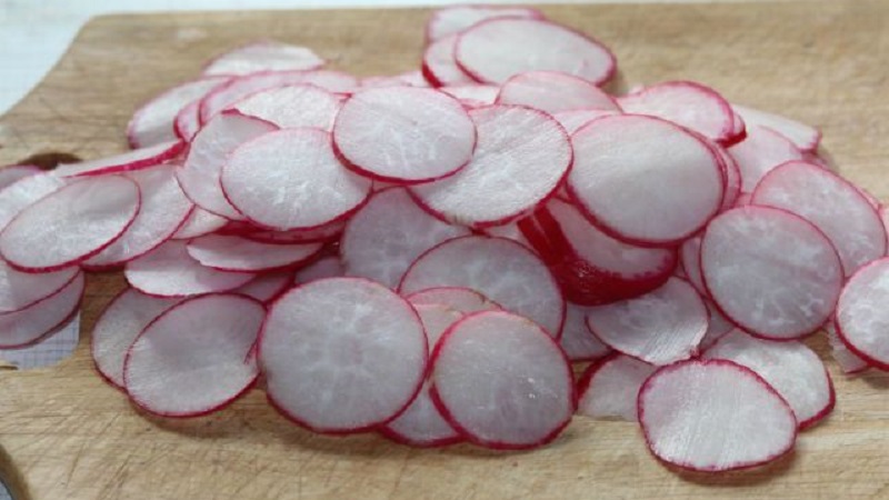 We make harvesting radish for the winter by freezing and in other ways