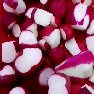We make harvesting radish for the winter by freezing and in other ways