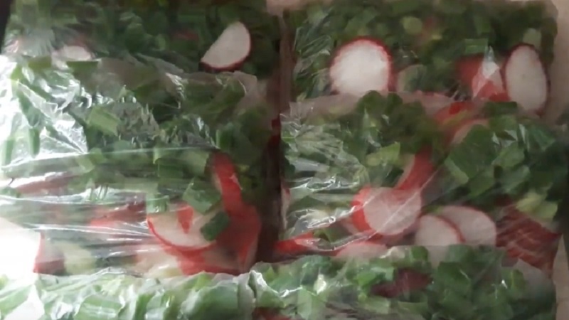 We make harvesting radish for the winter by freezing and in other ways
