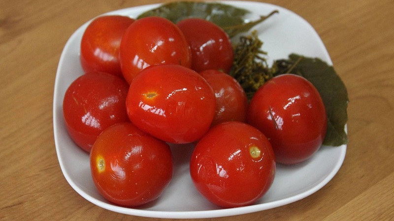 How to cook delicious pickled tomatoes for the winter: a selection of the best recipes from experienced housewives