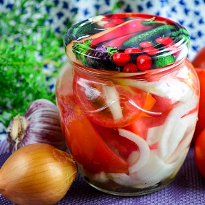 How to cook delicious pickled tomatoes for the winter: a selection of the best recipes from experienced housewives