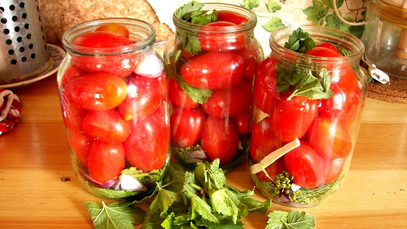 How to cook delicious pickled tomatoes for the winter: a selection of the best recipes from experienced housewives