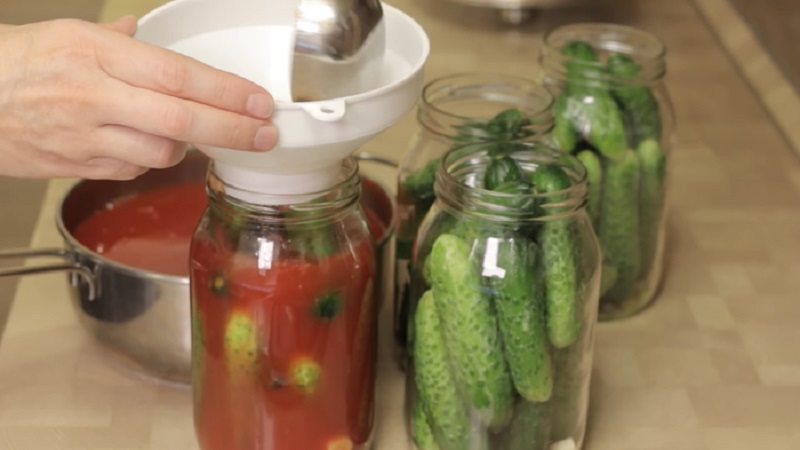 How to deliciously cook pickled cucumbers for the winter in tomato juice: the best recipes