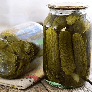 How to prepare crispy pickles for the winter in jars is simple and tasty