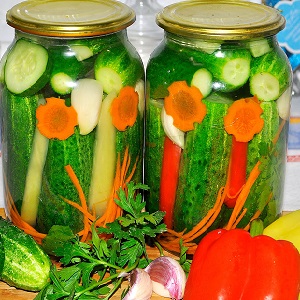How to prepare delicious pickles with mustard for the winter