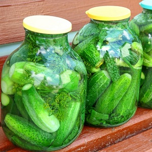 How to prepare delicious pickles with mustard for the winter