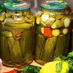 The best recipes for salting sweet cucumbers for the winter in jars from experienced housewives