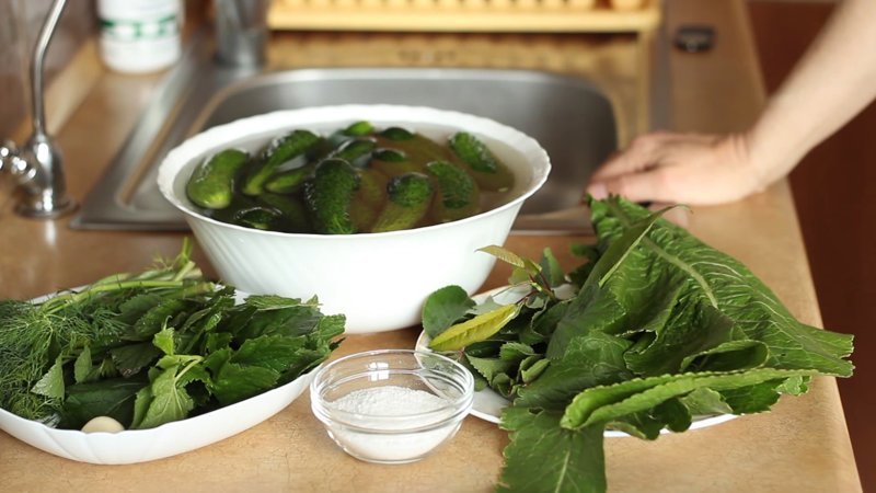 6 of the most delicious pickle recipes in a saucepan
