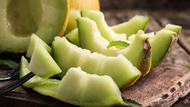 How much melon can you eat per day: consumption rates, beneficial properties and calorie content