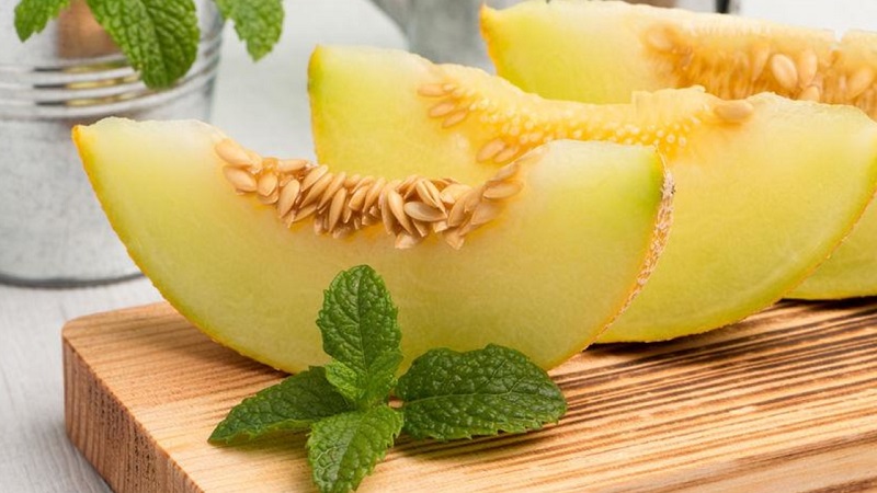 How much melon can you eat per day: consumption rates, beneficial properties and calorie content