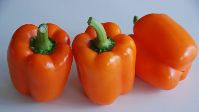 Pepper variety Big Mom with juicy sweet orange-colored fruits: we grow easily on our site