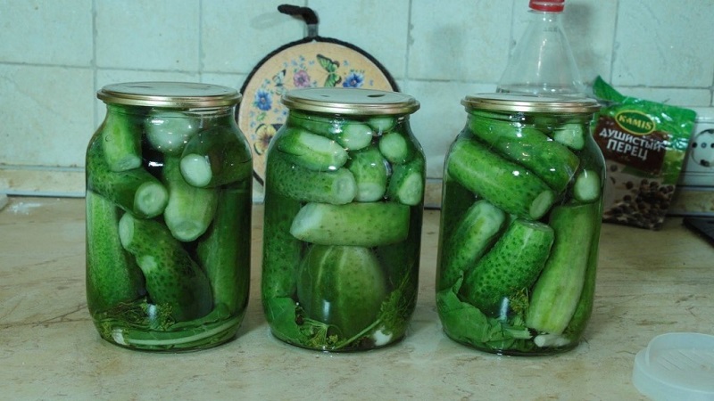 Tasty and simple pickling cucumbers with vinegar for the winter in jars