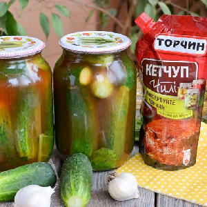 Tasty and simple pickling cucumbers with vinegar for the winter in jars