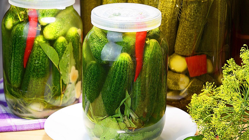 Tasty and simple pickling cucumbers with vinegar for the winter in jars