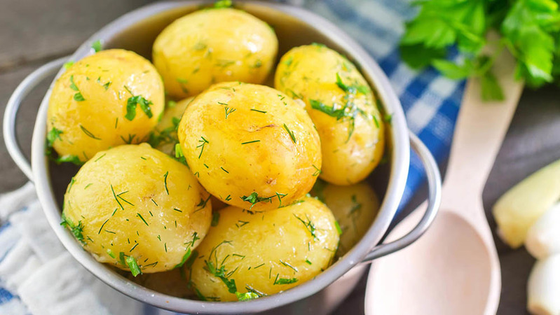What is the calorie content of potatoes and do they get fat from it?